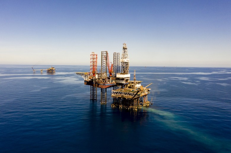 An oil rig in the ocean  AI-generated content may be incorrect.