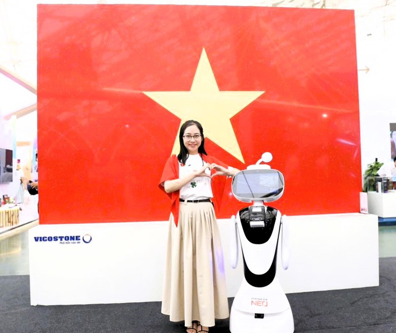 Check in với Quốc kỳ bằng đ&aacute; lớn nhất Việt Nam tại triển l&atilde;m th&agrave;nh tựu ng&agrave;nh X&acirc;y dựng- Ảnh 18.