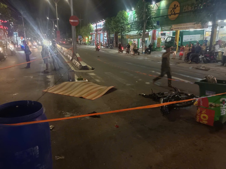 Xe m&aacute;y va chạm &ocirc; t&ocirc;, thiếu ni&ecirc;n tử vong tại chỗ- Ảnh 1.