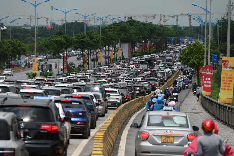 CSGT sẽ ghi h&igrave;nh phạt nguội xe dừng đỗ sai quy định quanh Trung t&acirc;m Triển l&atilde;m quốc gia- Ảnh 1.