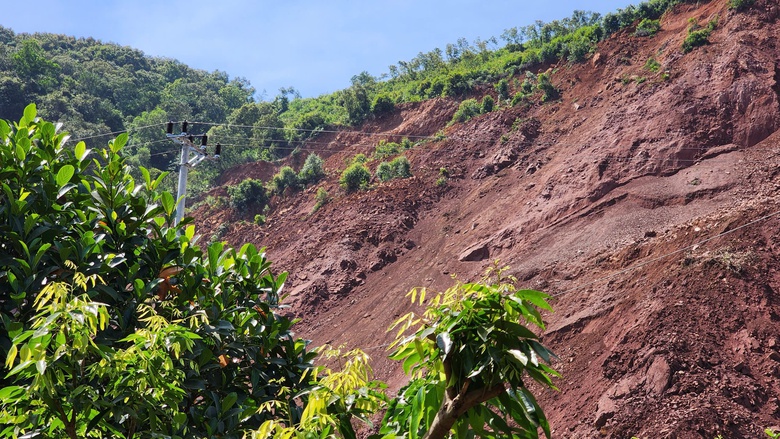 Bắc Ninh dừng thi c&ocirc;ng những vị tr&iacute; sạt lở đất tại dự &aacute;n nh&agrave; m&aacute;y gạch tuynel B&igrave;nh Minh- Ảnh 3.