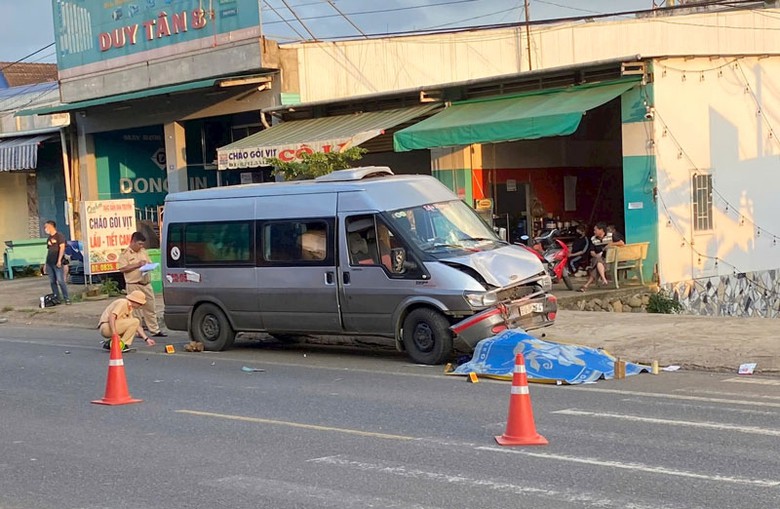 Hiện trường vụ tại nạn khiến người đ&agrave;n &ocirc;ng tử vong tại chỗ - Ảnh: Hải Đường.
