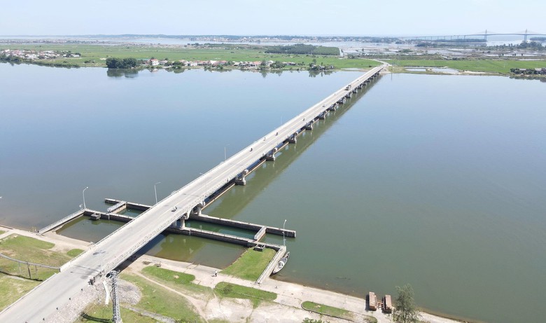 Huế: Cận cảnh c&ocirc;ng tr&igrave;nh giao th&ocirc;ng kết hợp ngăn mặn giữ ngọt trước ng&agrave;y sửa chữa- Ảnh 1.