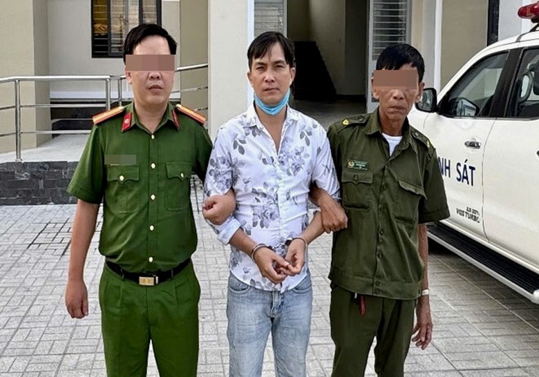 T&acirc;y Ninh: Bắt giữ đối tượng bị truy n&atilde; khi lẩn trốn tại phường Trảng B&agrave;ng- Ảnh 1.