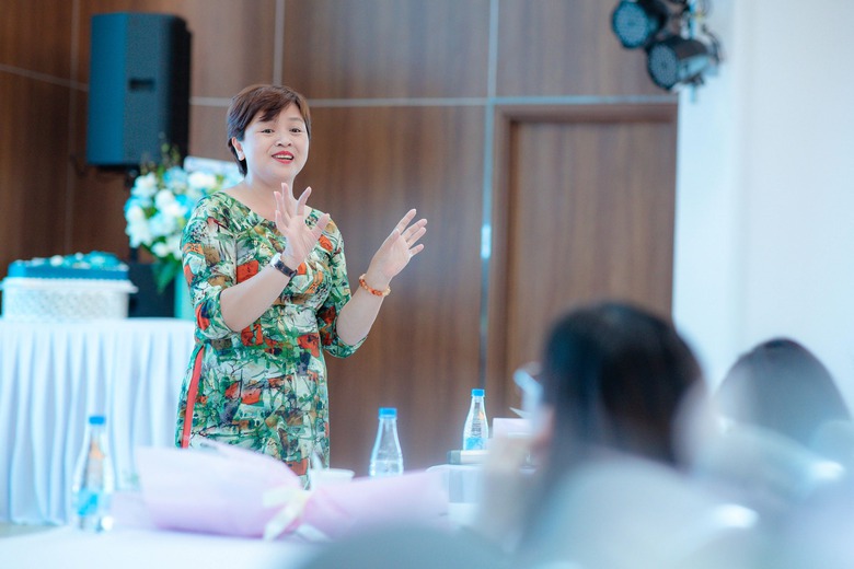 Màn biểu diễn của Hiếu Thứ Hai có yếu tố "mượn" dục tính để gây chú ý- Ảnh 6. Màn biểu diễn của Hiếu Thứ Hai có yếu tố "mượn" dục tính để gây chú ý- Ảnh 6.
