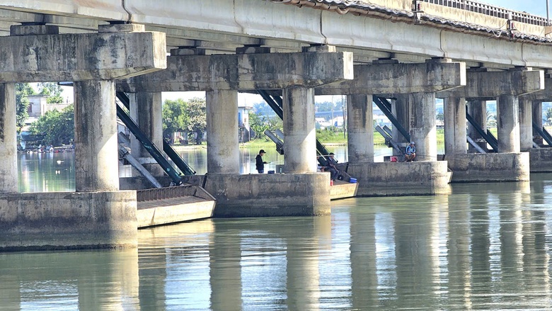 Huế: Cận cảnh c&ocirc;ng tr&igrave;nh giao th&ocirc;ng kết hợp ngăn mặn giữ ngọt trước ng&agrave;y sửa chữa- Ảnh 5.