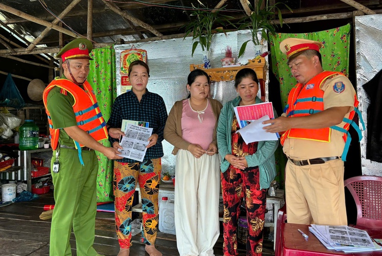 L&acirc;m Đồng: Đẩy mạnh tuy&ecirc;n truyền an to&agrave;n đường thủy tr&ecirc;n s&ocirc;ng Đồng Nai- Ảnh 6.