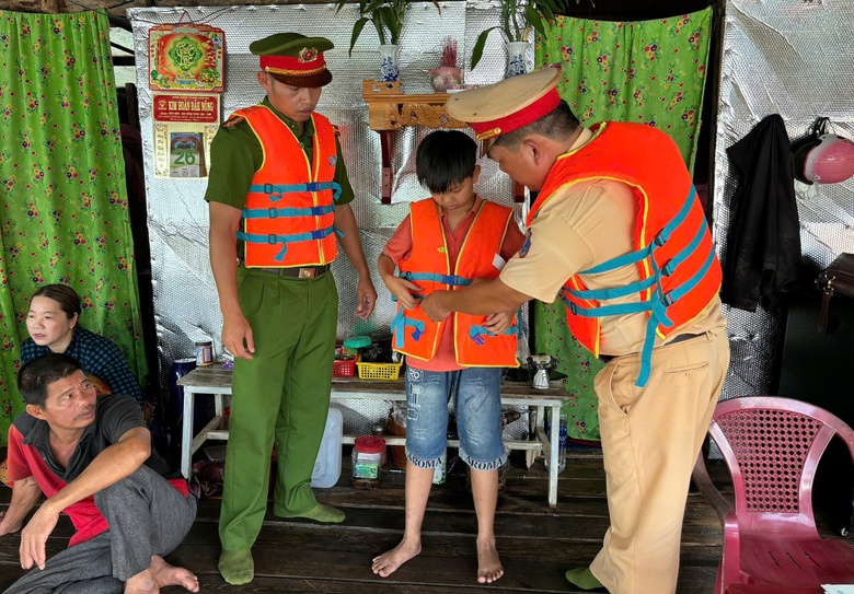 L&acirc;m Đồng: Đẩy mạnh tuy&ecirc;n truyền an to&agrave;n đường thủy tr&ecirc;n s&ocirc;ng Đồng Nai- Ảnh 4.