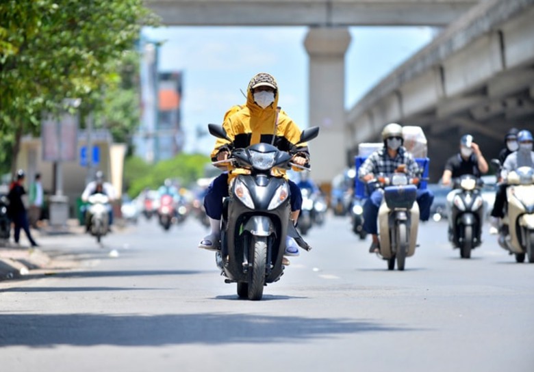 Nắng n&oacute;ng, thời tiết cực đoan, lưu &yacute; g&igrave; để tr&aacute;nh sốc nhiệt, đột quỵ?- Ảnh 1.