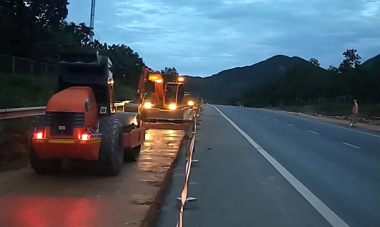 Ng&agrave;y hối hả, đ&ecirc;m s&aacute;ng đ&egrave;n thi c&ocirc;ng cao tốc La Sơn - H&ograve;a Li&ecirc;n- Ảnh 11.