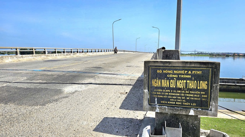 Huế: Cận cảnh c&ocirc;ng tr&igrave;nh giao th&ocirc;ng kết hợp ngăn mặn giữ ngọt trước ng&agrave;y sửa chữa- Ảnh 8.