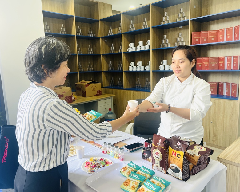 Người d&acirc;n H&agrave; Nội trải nghiệm 15 tiện &iacute;ch miễn ph&iacute; ở trung t&acirc;m h&agrave;nh ch&iacute;nh c&ocirc;ng- Ảnh 19.