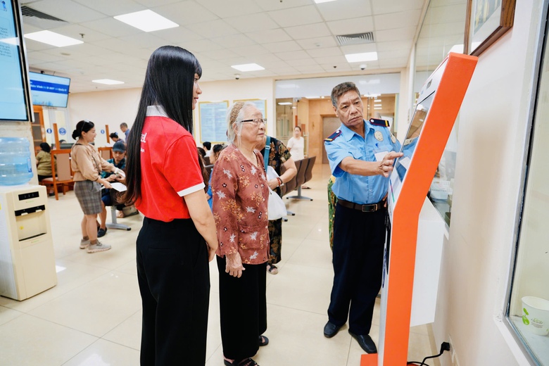 Người d&acirc;n H&agrave; Nội trải nghiệm 15 tiện &iacute;ch miễn ph&iacute; ở trung t&acirc;m h&agrave;nh ch&iacute;nh c&ocirc;ng- Ảnh 15.