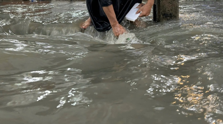 Mưa lớn tr&uacute;t xuống, một số tuyến đường ở Đồng Nai bị ngập v&agrave;o giờ tan tầm- Ảnh 1.