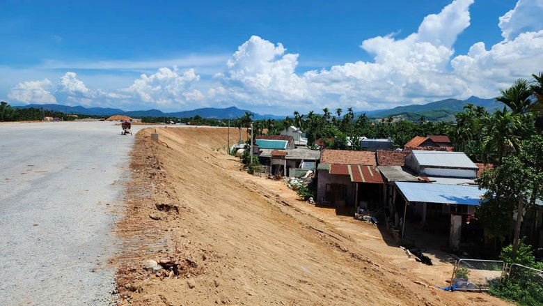 Dốc to&agrave;n lực th&ocirc;ng xe cao tốc Quảng Ng&atilde;i - Ho&agrave;i Nhơn- Ảnh 1.