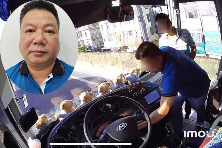 Tài xế rút chìa khóa xe khách trên đường Vành đai 3 bị khởi tố- Ảnh 1. Tài xế rút chìa khóa xe khách trên đường Vành đai 3 bị khởi tố- Ảnh 1.