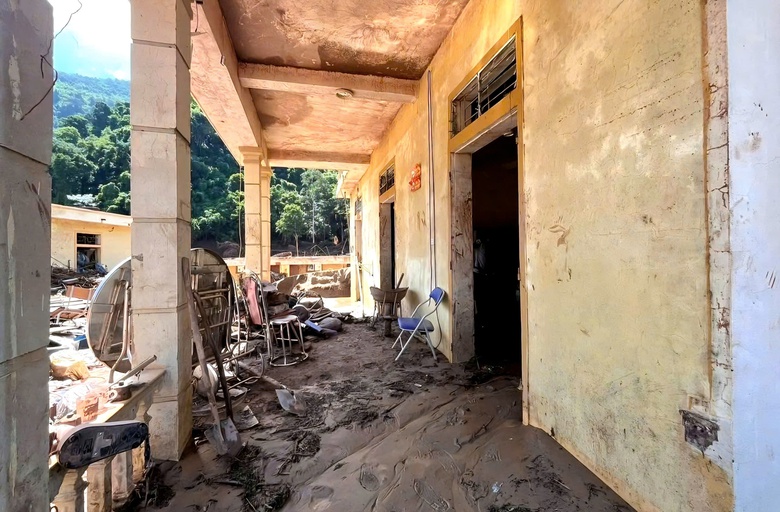 Nghệ An: &ldquo;Trường gi&uacute;p trường&rdquo; khắc phục lũ lụt, chuẩn bị cho năm học mới- Ảnh 3.