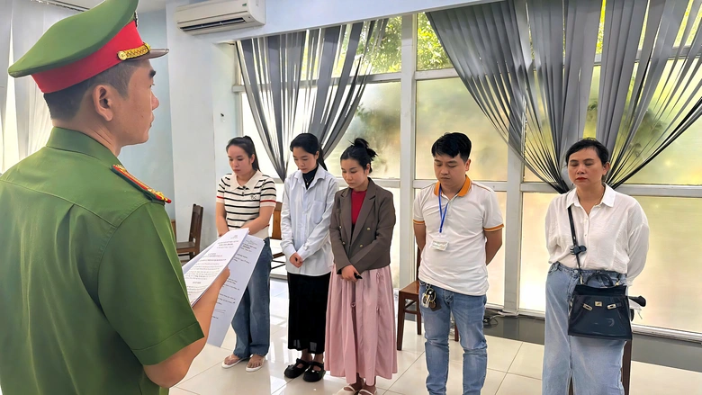 Phạt gần 150 triệu đồng ph&ograve;ng kh&aacute;m ở Đ&agrave; Nẵng d&ugrave;ng b&aacute;c sĩ giả "vẽ bệnh" thu tiền- Ảnh 1.