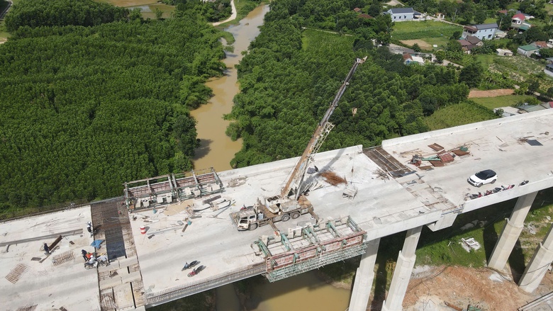 Bộ X&acirc;y dựng chỉ r&otilde; hạng mục cần đẩy tiến độ để th&ocirc;ng xe cao tốc Vũng &Aacute;ng - B&ugrave;ng dịp 19/8- Ảnh 1.