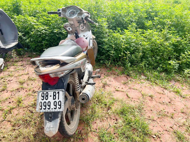 Cảnh s&aacute;t giao th&ocirc;ng ph&aacute;t hiện biển số xe ngũ qu&yacute; 9 giả ở  Bắc Ninh- Ảnh 1.