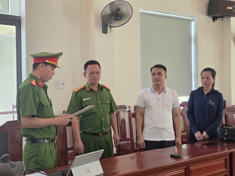 Thanh Hóa: Bắt giam nguyên hiệu trưởng và nữ giáo viên nâng điểm thí sinh- Ảnh 1. Thanh Hóa: Bắt giam nguyên hiệu trưởng và nữ giáo viên nâng điểm thí sinh- Ảnh 1.