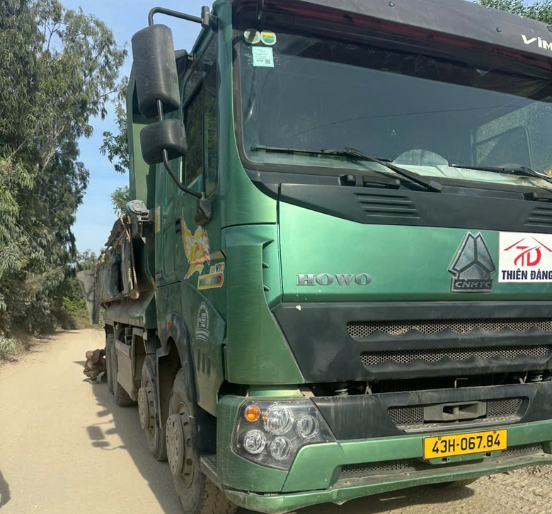 Gây tai nạn chết người, tài xế xe tải chạy vào mỏ đá lẩn trốn- Ảnh 2. Gây tai nạn chết người, tài xế xe tải chạy vào mỏ đá lẩn trốn- Ảnh 2.