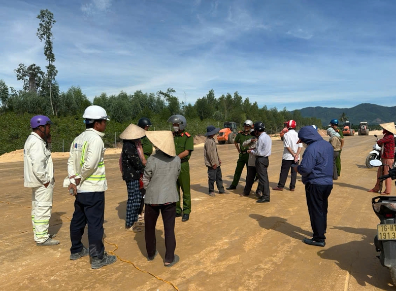 Dốc to&agrave;n lực th&ocirc;ng xe cao tốc Quảng Ng&atilde;i - Ho&agrave;i Nhơn- Ảnh 2.