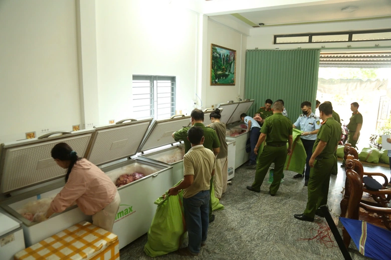 Gia Lai: Tiêu hủy hơn 4 tấn thịt, mỡ heo hôi thối, không rõ nguồn gốc- Ảnh 2. Gia Lai: Tiêu hủy hơn 4 tấn thịt, mỡ heo hôi thối, không rõ nguồn gốc- Ảnh 2.