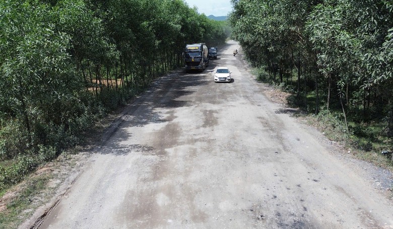 To&agrave;n cảnh tỉnh lộ xuống cấp, tiềm ẩn tai nạn ở Huế vừa được ph&ecirc; duyệt đầu tư 71 tỷ đồng- Ảnh 7.