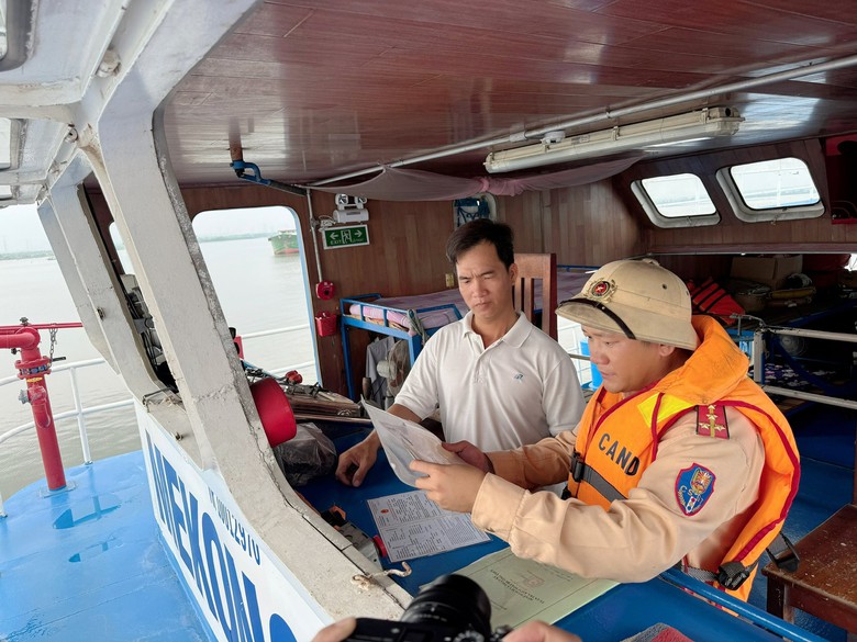 Kiểm tra gần 500 phương tiện thủy tại Đồng Nai ph&aacute;t hiện h&agrave;ng loạt vi phạm- Ảnh 1.