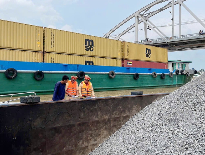 Kiểm tra gần 500 phương tiện thủy tại Đồng Nai ph&aacute;t hiện h&agrave;ng loạt vi phạm- Ảnh 2.