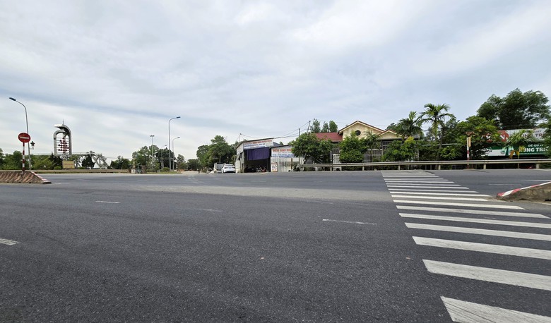 Cận cảnh c&ocirc;ng tr&igrave;nh dịch chuyển, mở rộng đường ngang c&ograve;n dở dang, chờ vốn ở Quảng Trị- Ảnh 10.