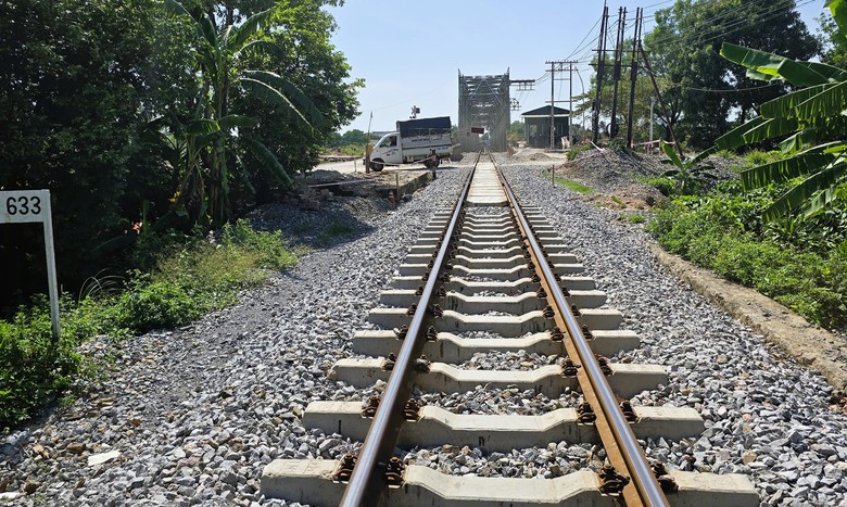 Cận cảnh c&ocirc;ng tr&igrave;nh dịch chuyển, mở rộng đường ngang c&ograve;n dở dang, chờ vốn ở Quảng Trị- Ảnh 13.