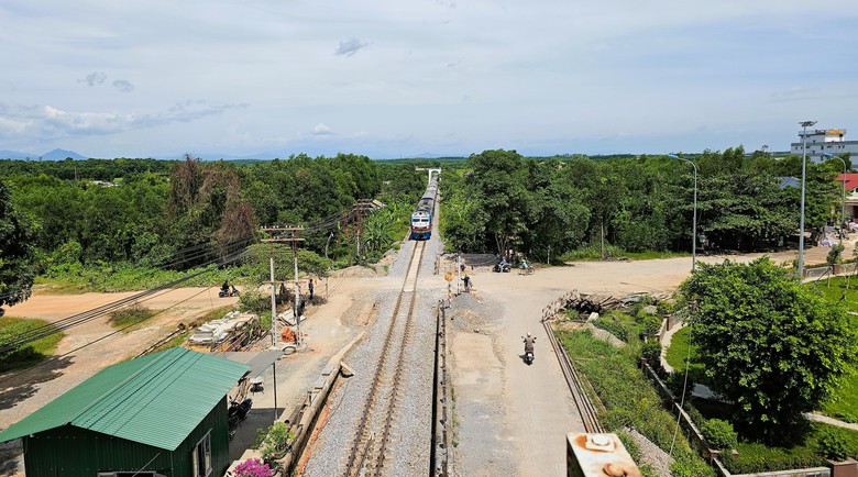 Cận cảnh c&ocirc;ng tr&igrave;nh dịch chuyển, mở rộng đường ngang c&ograve;n dở dang, chờ vốn ở Quảng Trị- Ảnh 7.