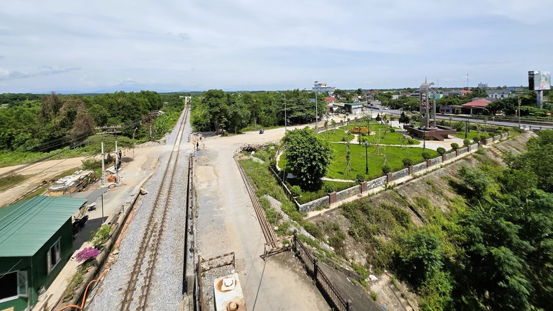 Cận cảnh c&ocirc;ng tr&igrave;nh dịch chuyển, mở rộng đường ngang c&ograve;n dở dang, chờ vốn ở Quảng Trị- Ảnh 9.