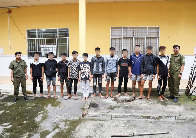 Cần Thơ: Nh&oacute;m đối tượng tụ tập đ&aacute;nh nhau kh&ocirc;ng th&agrave;nh, đập ph&aacute; xe của người kh&aacute;c- Ảnh 1.