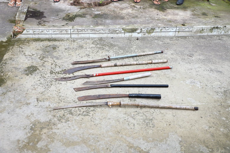 Cần Thơ: Nh&oacute;m đối tượng tụ tập đ&aacute;nh nhau kh&ocirc;ng th&agrave;nh, đập ph&aacute; xe của người kh&aacute;c- Ảnh 2.