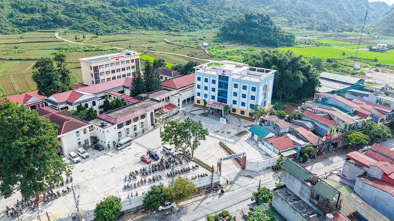 Tuy&ecirc;n Quang: Người d&acirc;n v&ugrave;ng cao nức l&ograve;ng với c&ocirc;ng tr&igrave;nh y tế hiện đại- Ảnh 1.