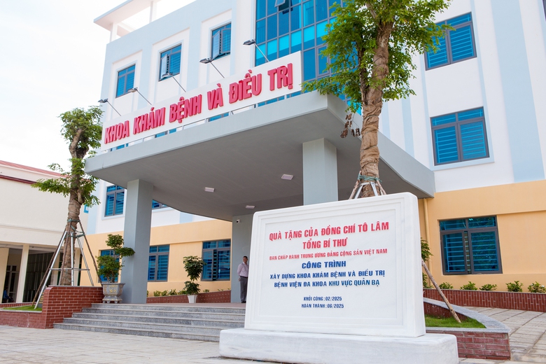 Tuy&ecirc;n Quang: Người d&acirc;n v&ugrave;ng cao nức l&ograve;ng với c&ocirc;ng tr&igrave;nh y tế hiện đại- Ảnh 9.