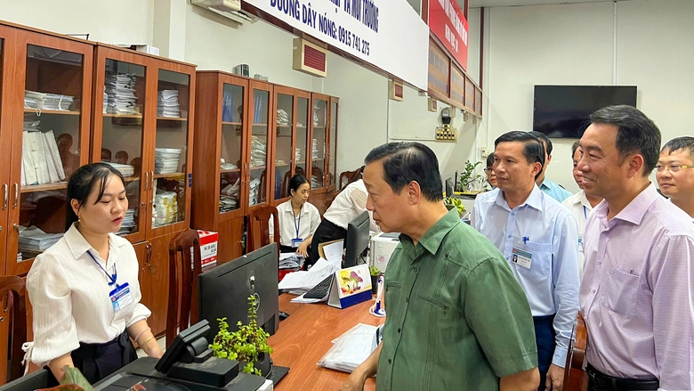 Ph&oacute; Thủ tướng Trần Hồng H&agrave; thị s&aacute;t dự &aacute;n nh&agrave; ở x&atilde; hội tại Vĩnh Long- Ảnh 1.