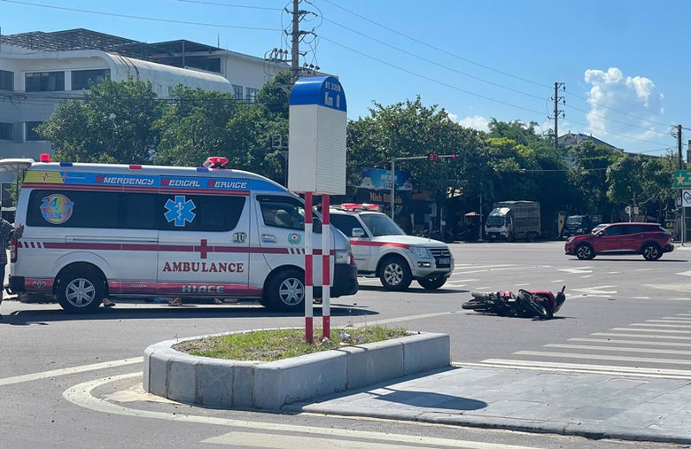 Hiện trường vụ tai nạn khiến nam shipper thiệt mạng.