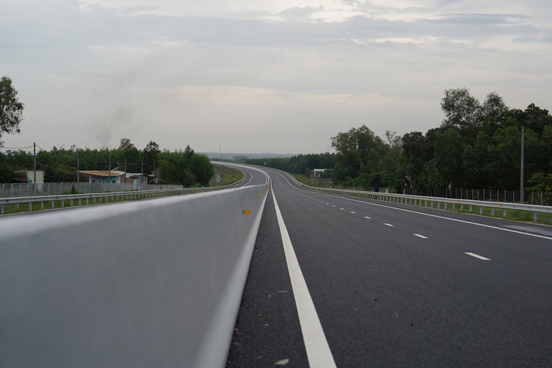 Cao tốc Bi&ecirc;n H&ograve;a - Vũng T&agrave;u: Ho&agrave;n th&agrave;nh 2 cầu vượt ngang cuối c&ugrave;ng trong th&aacute;ng 8- Ảnh 12.