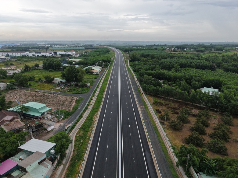 Cao tốc Bi&ecirc;n H&ograve;a - Vũng T&agrave;u: Ho&agrave;n th&agrave;nh 2 cầu vượt ngang cuối c&ugrave;ng trong th&aacute;ng 8- Ảnh 1.