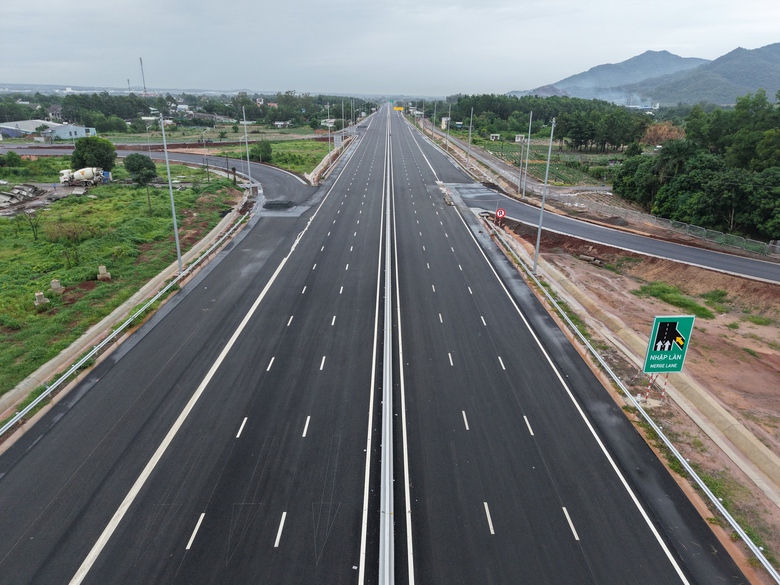 Cao tốc Bi&ecirc;n H&ograve;a - Vũng T&agrave;u: Ho&agrave;n th&agrave;nh 2 cầu vượt ngang cuối c&ugrave;ng trong th&aacute;ng 8- Ảnh 3.