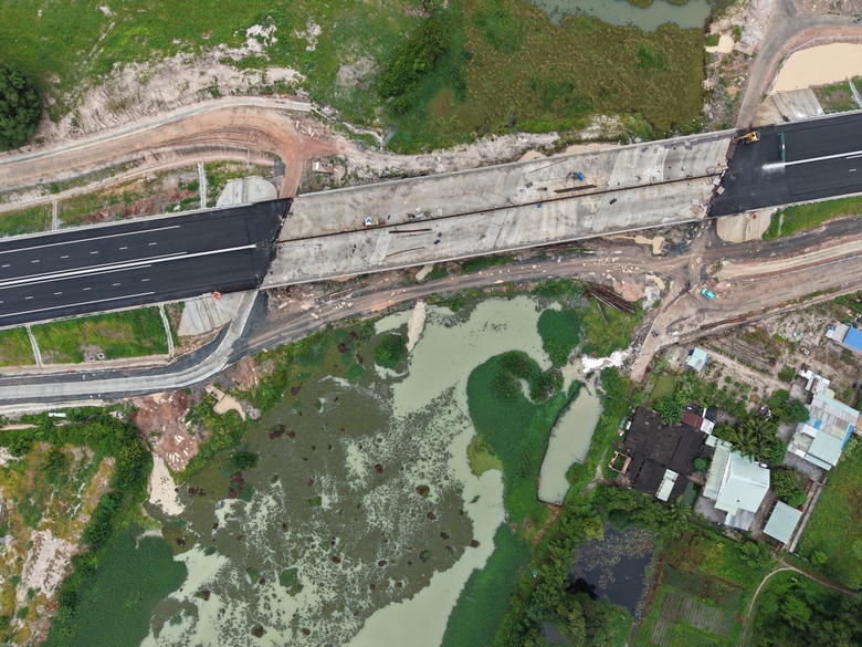 Cao tốc Bi&ecirc;n H&ograve;a - Vũng T&agrave;u: Ho&agrave;n th&agrave;nh 2 cầu vượt ngang cuối c&ugrave;ng trong th&aacute;ng 8- Ảnh 6.