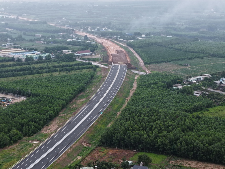 Cao tốc Bi&ecirc;n H&ograve;a - Vũng T&agrave;u: Ho&agrave;n th&agrave;nh 2 cầu vượt ngang cuối c&ugrave;ng trong th&aacute;ng 8- Ảnh 8.