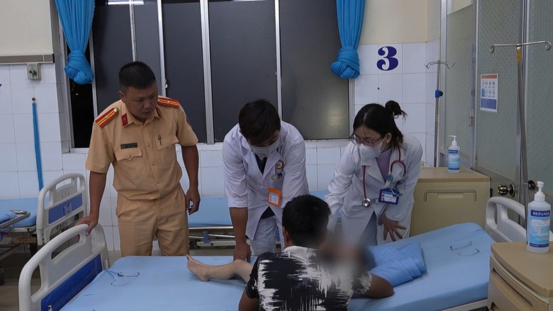 CSGT L&acirc;m Đồng dẫn đường khẩn cấp đưa b&eacute; 4 tuổi bị co giật đi cấp cứu- Ảnh 1.