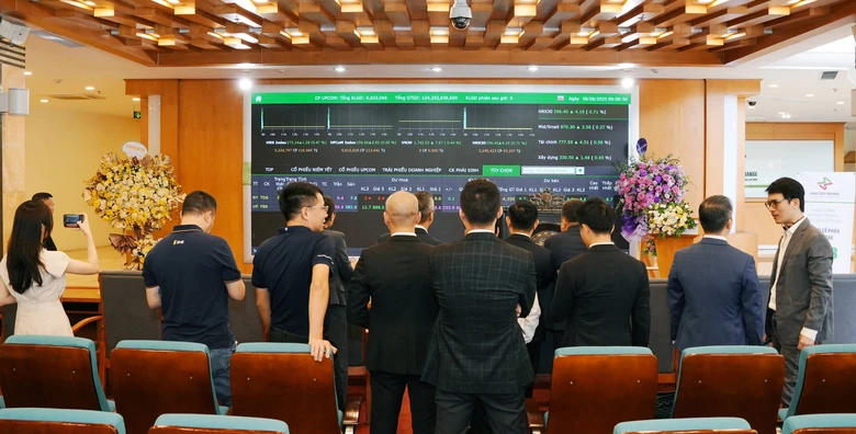 8,26 triệu cổ phiếu F88 tăng trần trong ngày đầu lên sàn - Ảnh 4. 8,26 triệu cổ phiếu F88 tăng trần trong ngày đầu lên sàn - Ảnh 4.