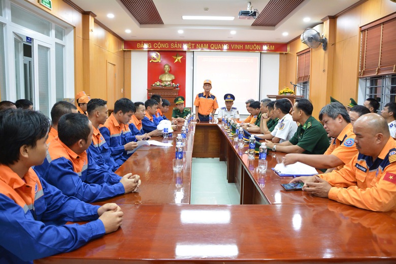 Cứu th&agrave;nh c&ocirc;ng 20 thuyền vi&ecirc;n tr&ecirc;n t&agrave;u chở dầu bị ch&aacute;y tr&ecirc;n v&ugrave;ng biển Vũng T&agrave;u- Ảnh 3.