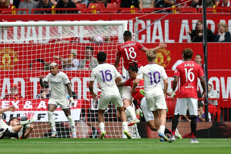 MU n&acirc;ng c&uacute;p sau loạt đấu s&uacute;ng nghẹt thở trước Fiorentina- Ảnh 2.